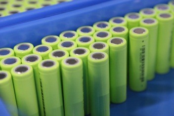 高性能锂离子电池及电池组
